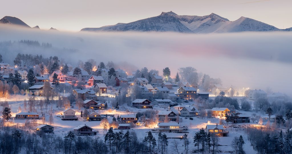 Foto: © Magnar Fjørtoft, "Kald januarmorgen med varme farger"